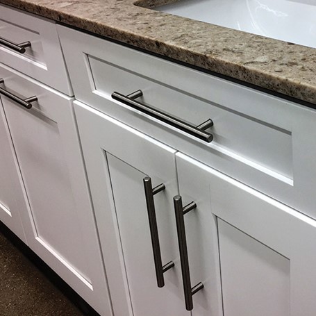 Lacquered or unlacquered kitchen cabinet finishes